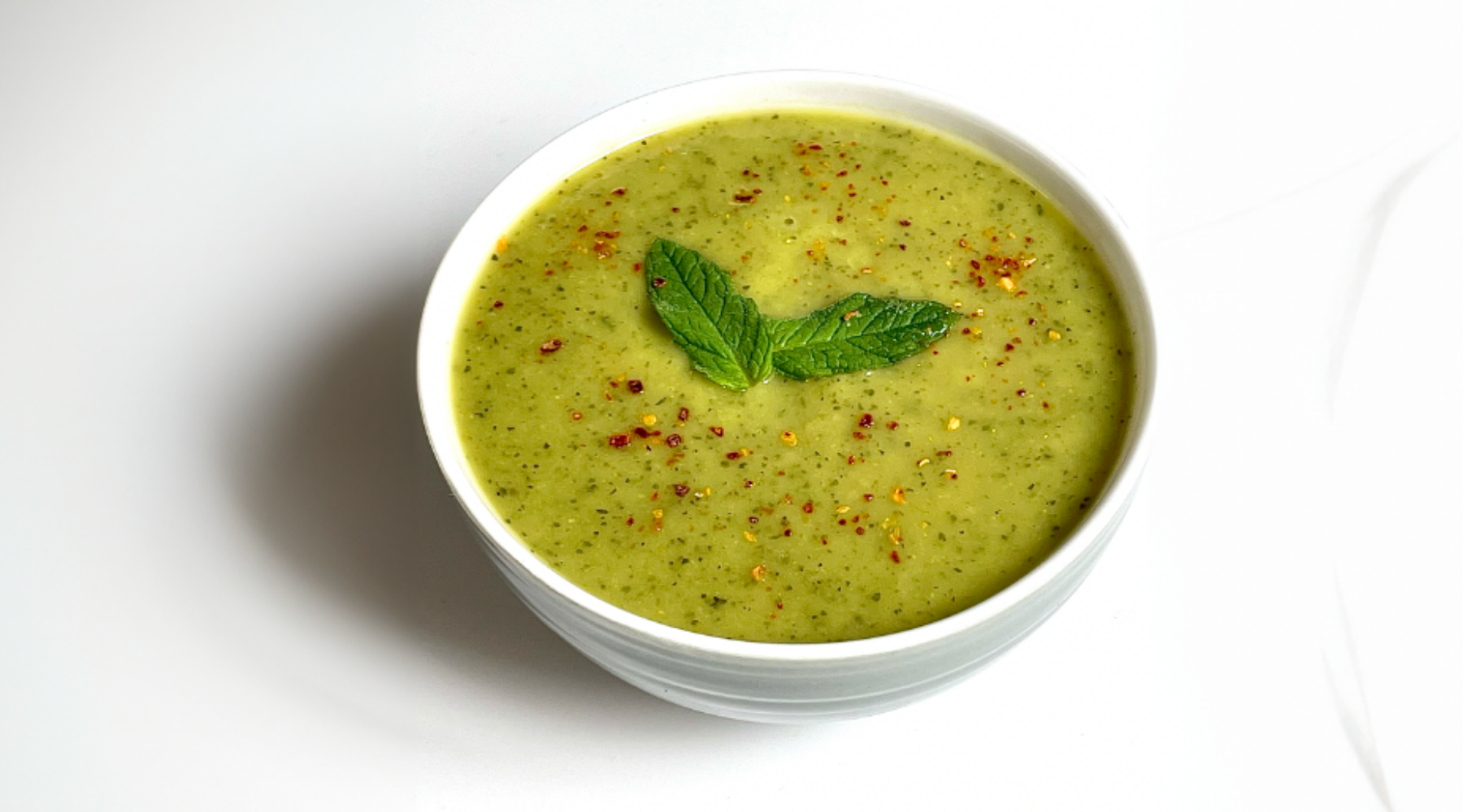 Gaspacho à la courgette et à la menthe à base de boisson végétale SOVI Image